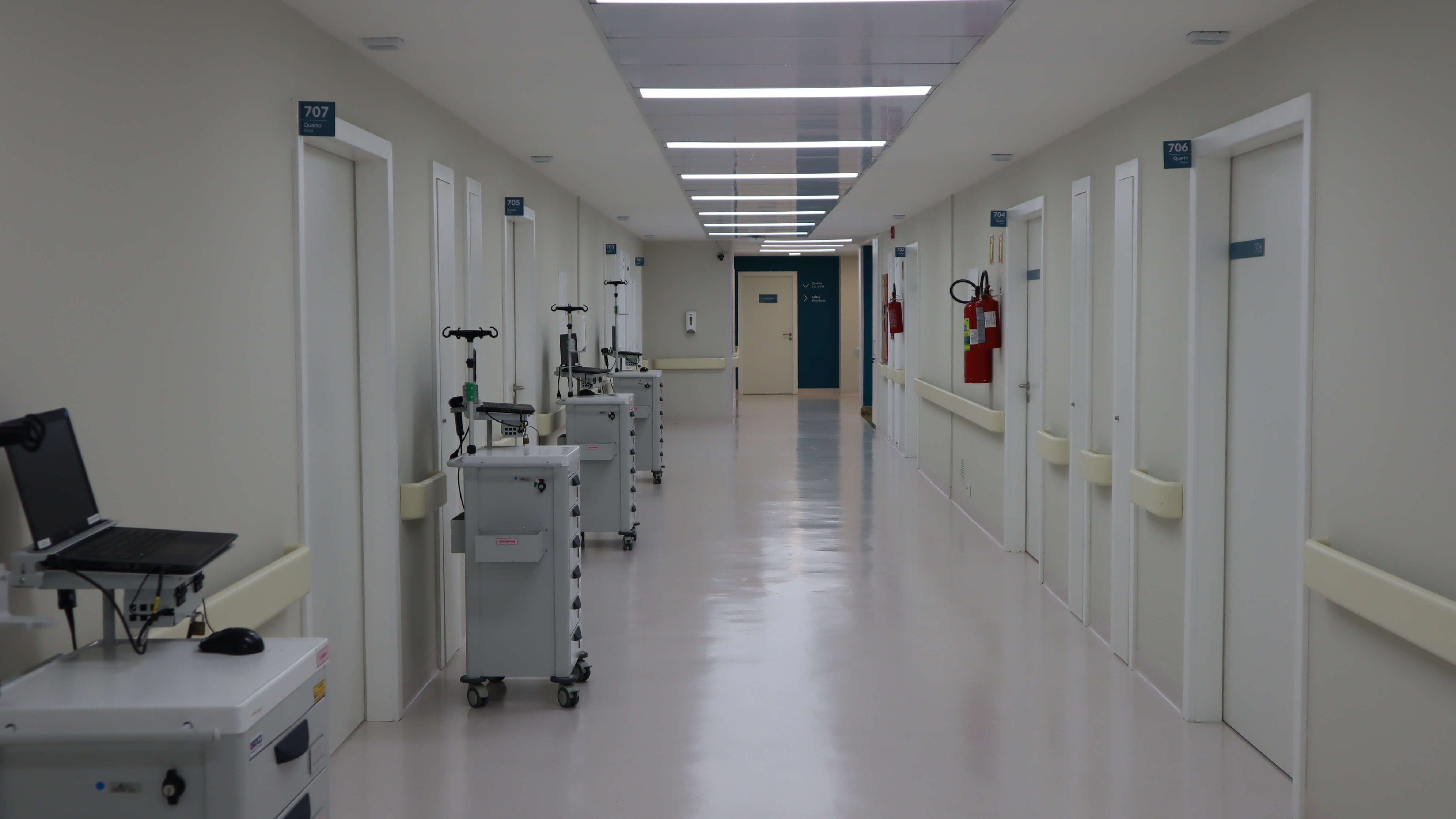 A semana que passou marcou o fim de uma importante obra promovida pelo Hospital Mãe de Deus em suas instalações. Na sexta-feira (18/12), foi entregue a Unidade de Internação do 7° andar Alfa – a últim A semana que passou marcou o fim de uma importante obra promovida pelo Hospital Mãe de Deus em suas instalações. Na sexta-feira (18/12), foi entregue a Unidade de Internação do 7° andar Alfa – a últim
