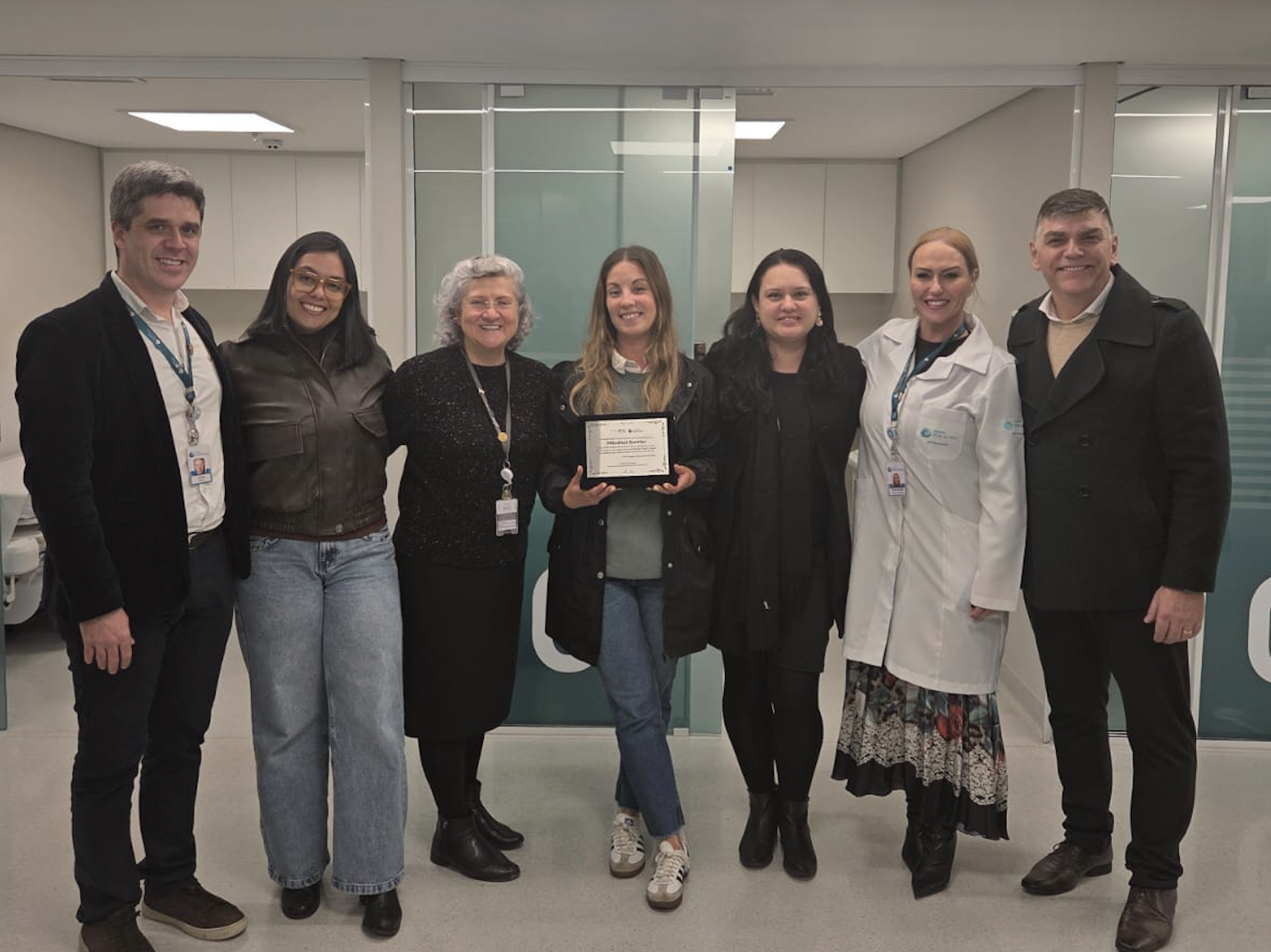 Hospital Mãe de Deus recebe visita de representantes da Mécénat Servier e da Servier Brasil