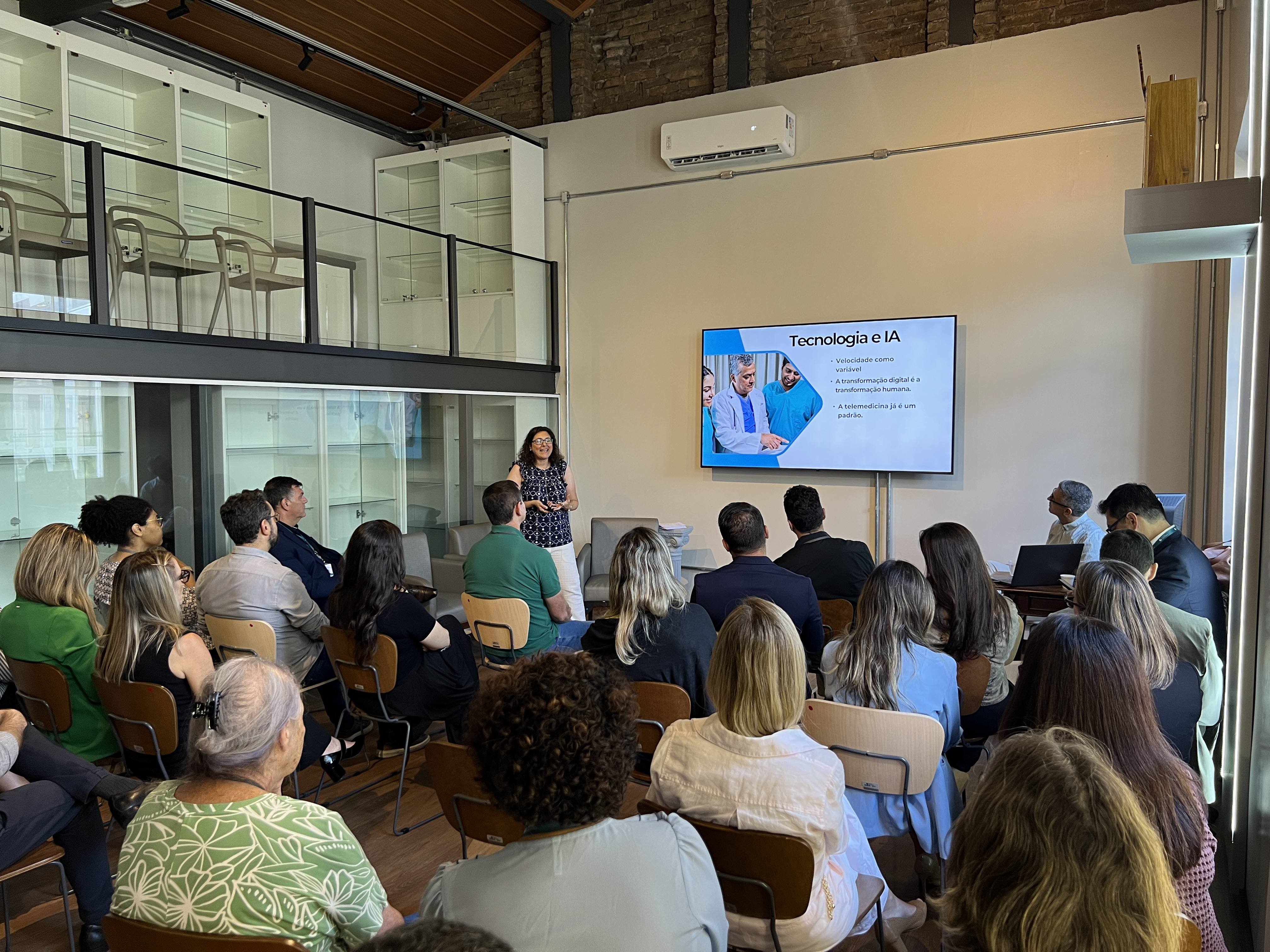 Hospital Mãe de Deus reúne lideranças para palestra com especialista internacional