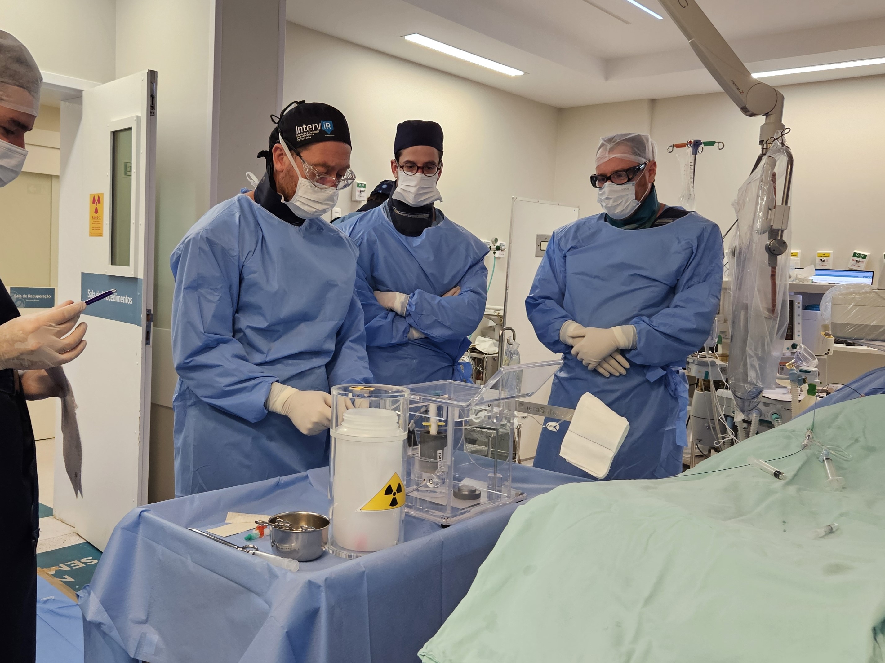 Hospital Mãe de Deus realiza primeiro procedimento com TheraSphere no Sul do país