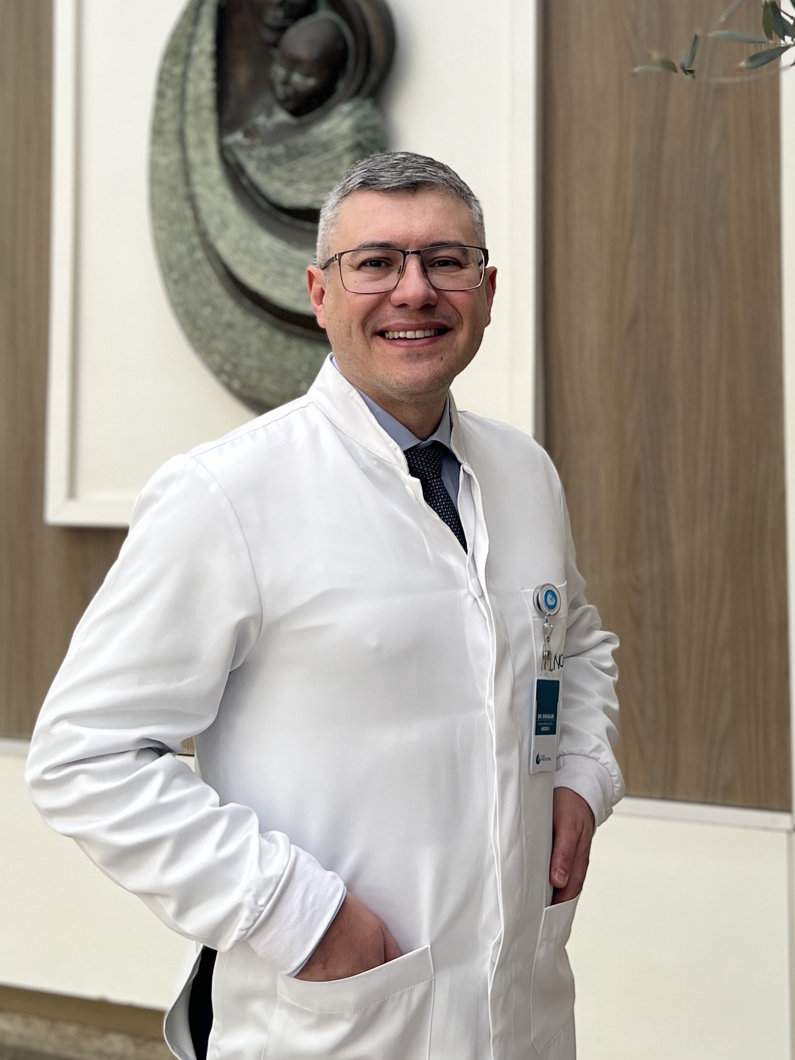 Dr. Douglas Ribeiro